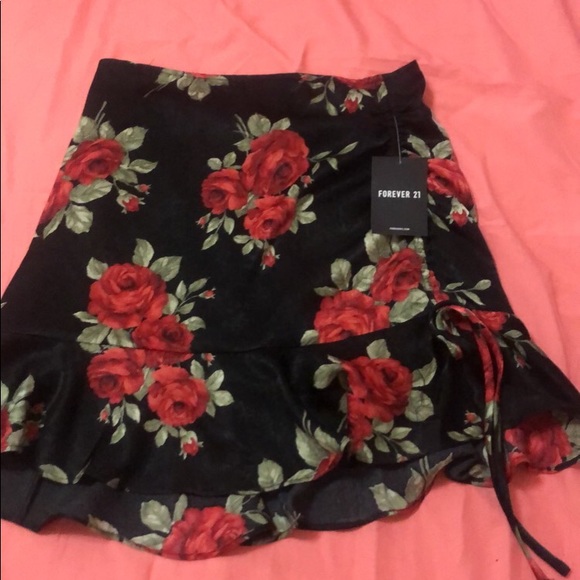 Forever 21, Skirt, black and Red! - Picture 2 of 2